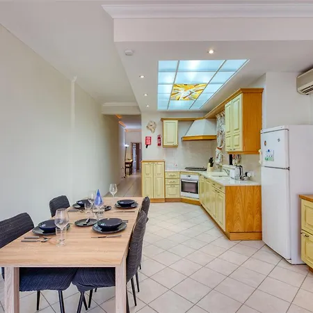 2br Stay, Steps From Sea & Ferry By 360 Estates Σλιέμα