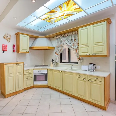 2br Stay, Steps From Sea & Ferry By 360 Estates アパート スリーマ
